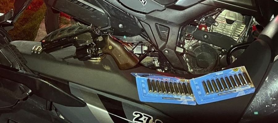 PM prende dois homens e apreende armas durante ações nos bairros do Poço e Cruz das Almas