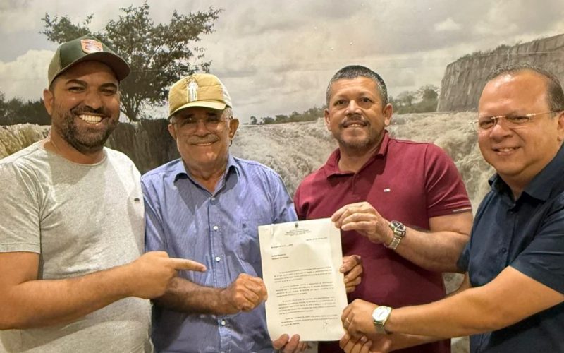 Prefeito Petrúcio Barbosa encaminha Projeto de Lei que garante reajuste de 6% aos servidores da Educação de Igaci