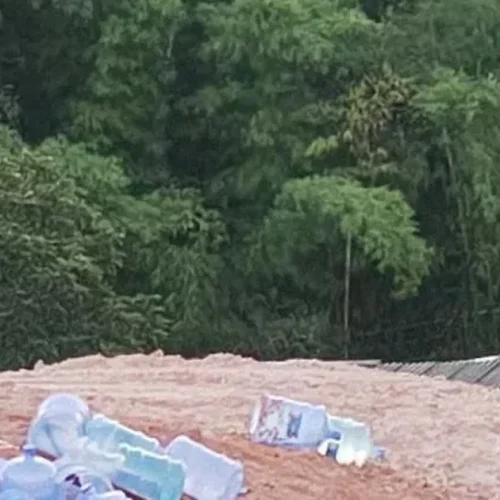 Motorista fica ferido após caminhão tombar na Ladeira do Catolé