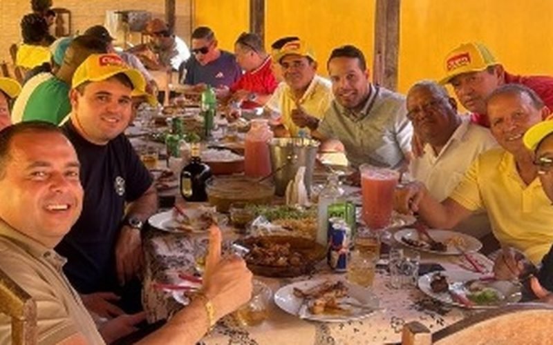Encontro político reúne aliados de Cícero Cavalcante