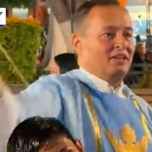 Coroinha termina “abençoado” além do esperado durante festa de Santa María