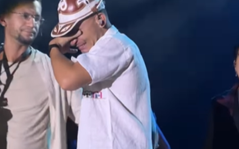 João Gomes se emociona no seu último show de São João em Arapiraca