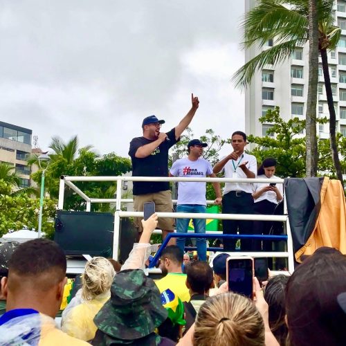 “Liberdade não tem preço”, diz Leonardo Dias em ato contra Lula e Moraes, em Maceió