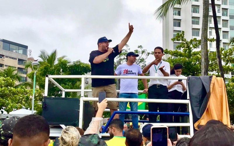 “Liberdade não tem preço”, diz Leonardo Dias em ato contra Lula e Moraes, em Maceió