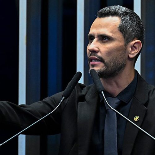 “Quem paga é o povo”: Cleitinho critica privilégios e exibe plenário vazio do Senado