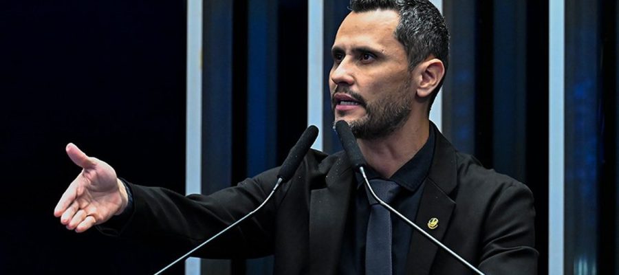 “Quem paga é o povo”: Cleitinho critica privilégios e exibe plenário vazio do Senado