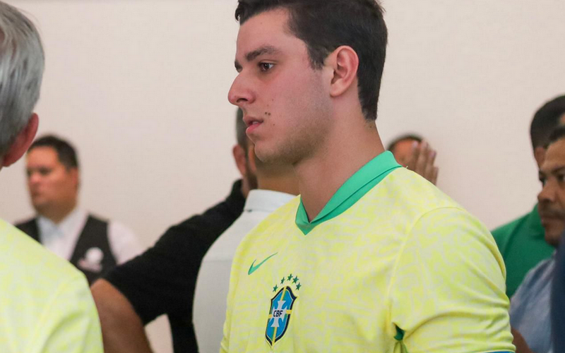 Caio Bebeto propõe inclusão da Bíblia nos acervos escolares de Maceió