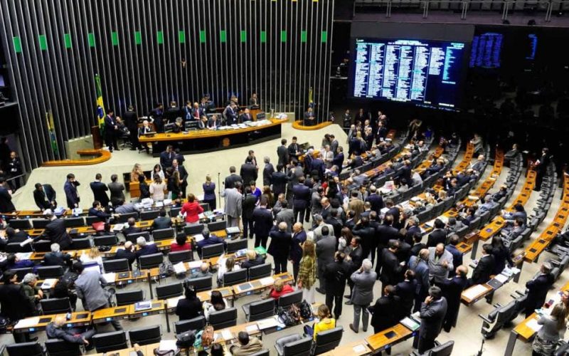 Maioria dos deputados alagoanos votaram a favor da projeto que pode dificultar aborto legal em crianças vítimas de estupro