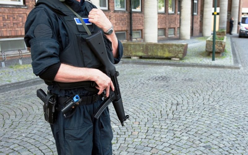 Seguranças privados podem ser autorizados a usar armas de alto calibre como fuzis, espingardas e metralhadoras