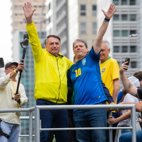 Tarcísio visita Bolsonaro e relata preocupação com ex-presidente