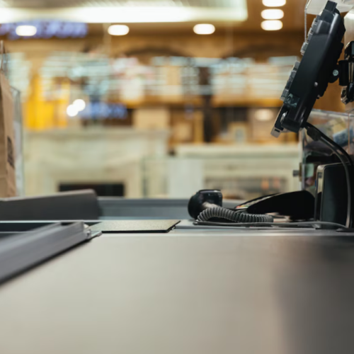 Funcionária é presa suspeita de furtar dinheiro de supermercado no Trapiche da Barra