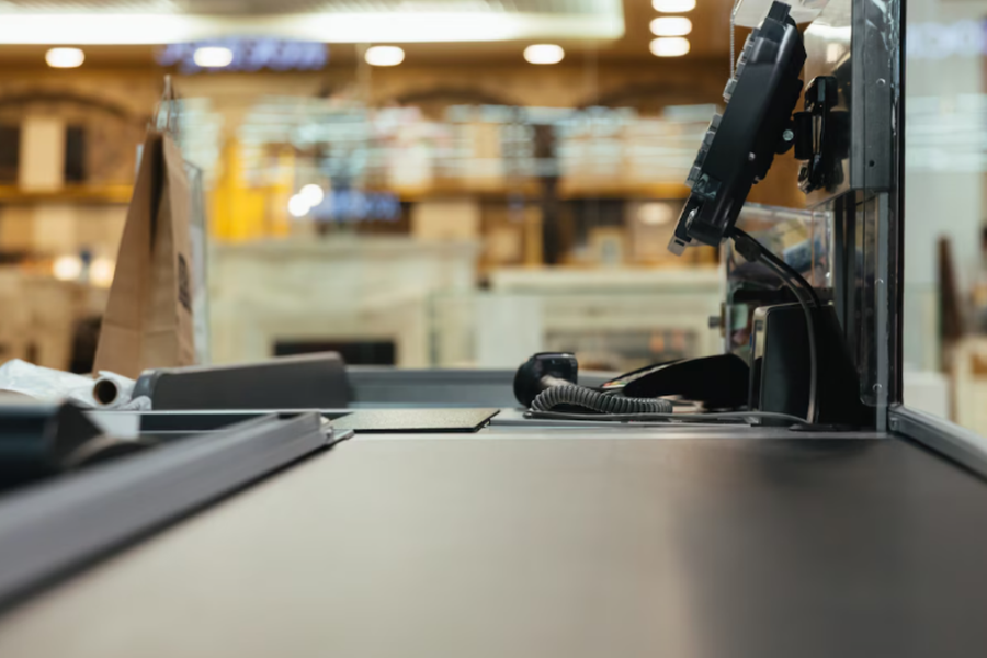 Funcionária é presa suspeita de furtar dinheiro de supermercado no Trapiche da Barra