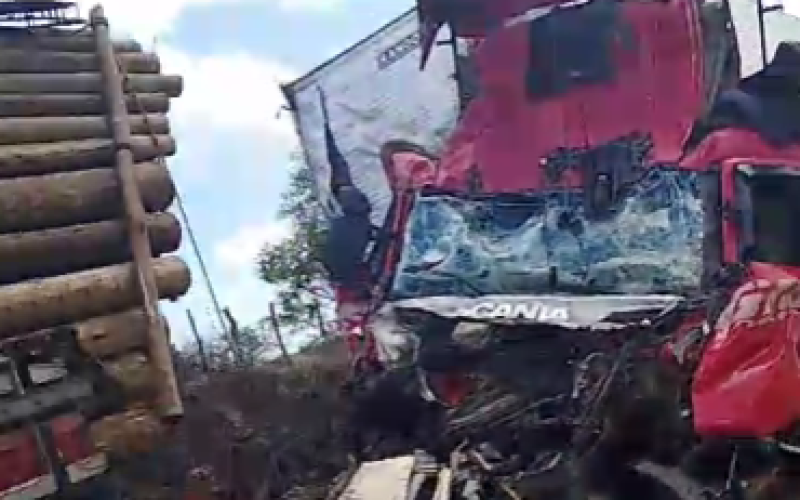 Colisão entre caminhões deixa um morto na BR-101, em Alagoas