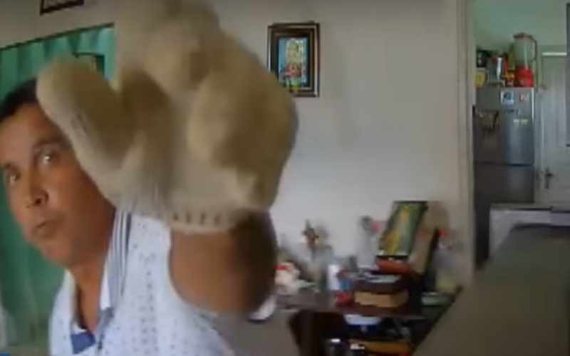 Câmera flagra homem invadindo e furtando casa no bairro do Poço