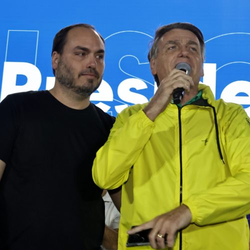 Carlos Bolsonaro detalha estado de saúde de seu pai, Jair Bolsonaro: “Não tem vontade de se alimentar”