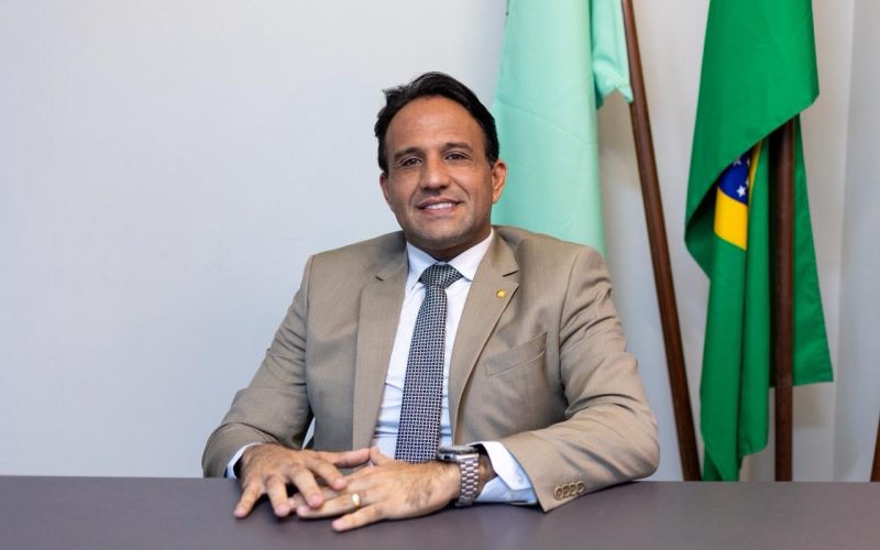 Deputado Mesaque Padilha cobra climatização de salas aula da Escola Djalma Barros Siqueira