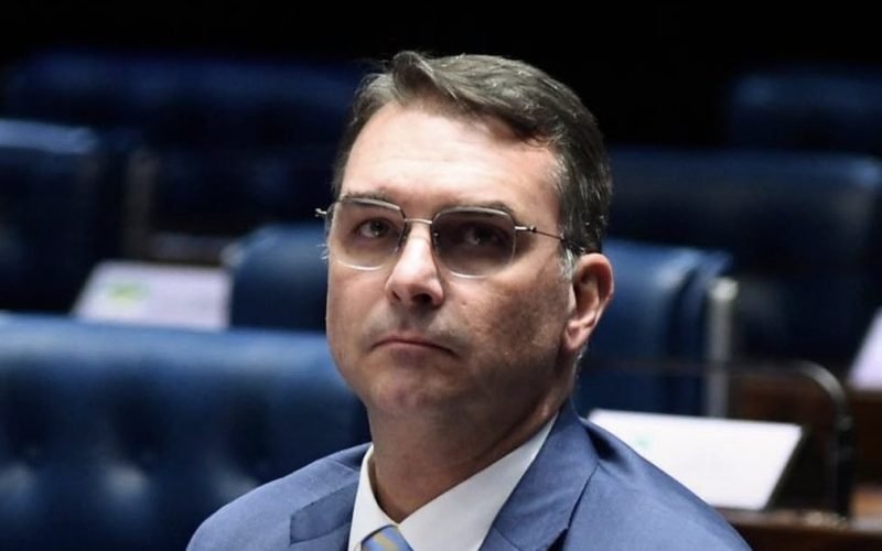 Flávio Bolsonaro registra candidatura no TSE e declara R$ 8,1 milhões em bens