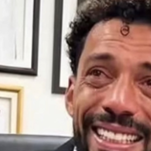 Vozinha se emociona durante assinatura de contrato com o Colo-Colo e receberá cerca de R$ 250 mil por mês