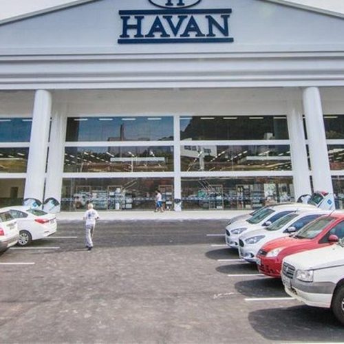 Havan é denunciada por obrigar funcionários a permanecerem em pé