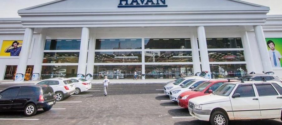 Havan é denunciada por obrigar funcionários a permanecerem em pé