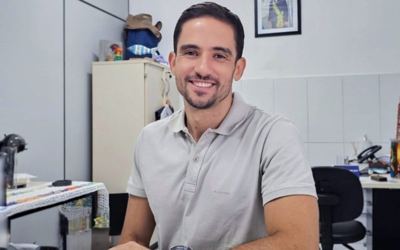 Cauê Castro comemora criação de 8.600 novos cargos para professores