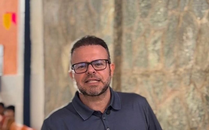No Dia Nacional do Orgulho Autista, Léo Loureiro destaca avanços da causa e reforça compromisso com a inclusão