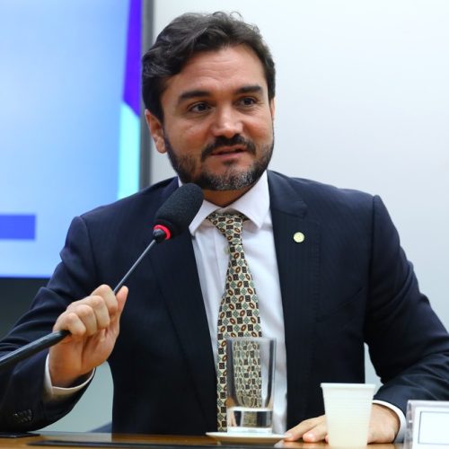 União Brasil abre processo de expulsão e afasta Celso Sabino do partido