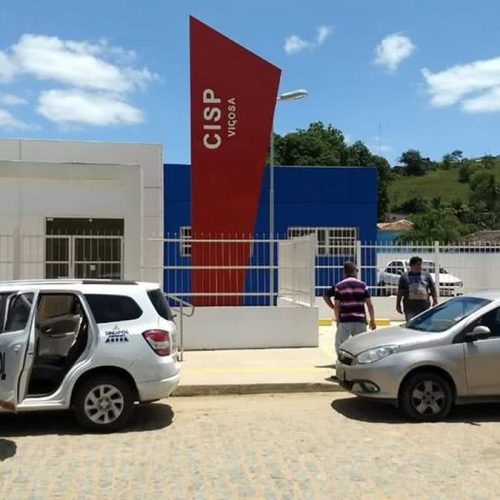 Filha é presa por agredir mãe idosa para obter dinheiro para drogas em Viçosa
