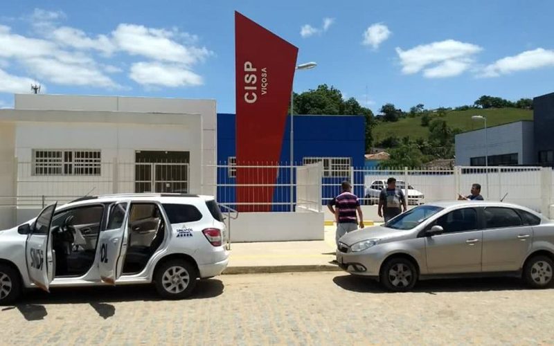 Filha é presa por agredir mãe idosa para obter dinheiro para drogas em Viçosa