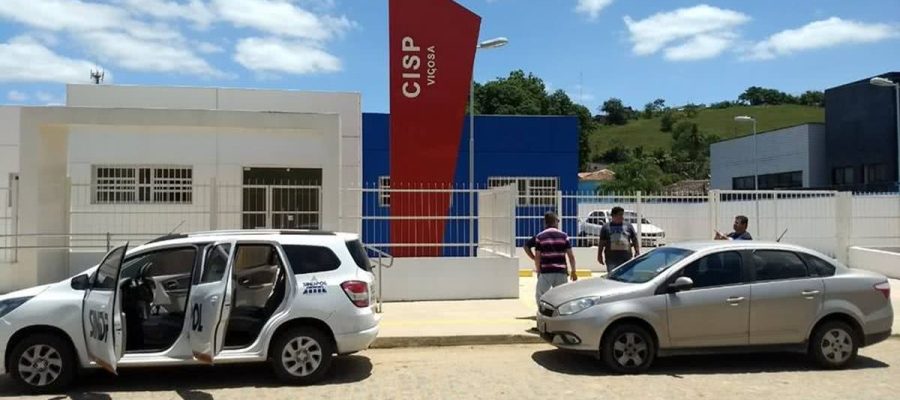 Filha é presa por agredir mãe idosa para obter dinheiro para drogas em Viçosa