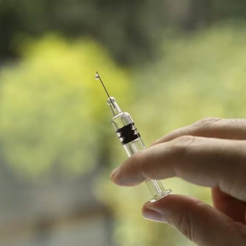 Homem é preso após câmeras flagrarem veneno de rato sendo colocado na água da ex em Maceió