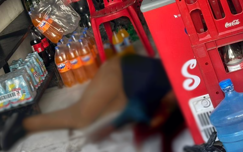 Homem é morto a tiros após buscar refúgio em depósito de bebidas no São Jorge