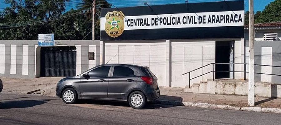 Moradores tentam invadir casa de babá suspeita de agredir criança autista em Arapiraca