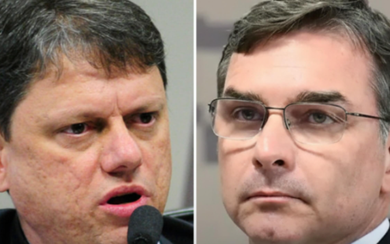 Tarcísio diz que Flávio Bolsonaro ”tem muito o que explicar” sobre visita a Vorcaro