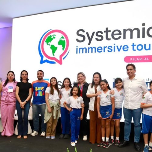 Pilar recebe gestores de todo o Brasil e apresenta modelo de educação bilíngue que se tornou referência nacional