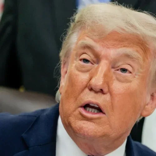 Trump afirma que acordo com o Irã é provisório e ameaça retomar bombardeios