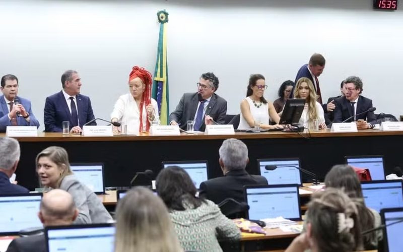 Fim da escala 6×1: Comissão que analisa proposta de redução da jornada de trabalho pretende ouvir três ministros
