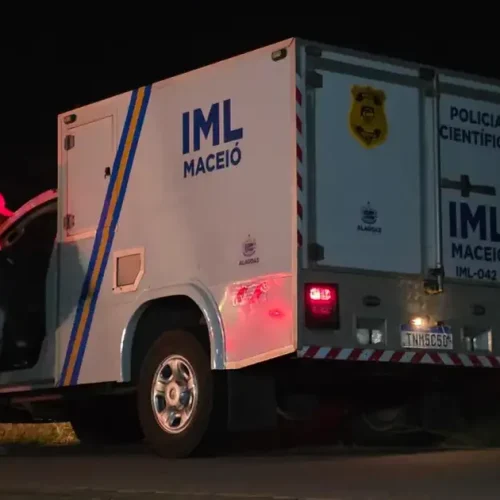 Homem é assassinado com três tiros nas costas na parte alta de Maceió