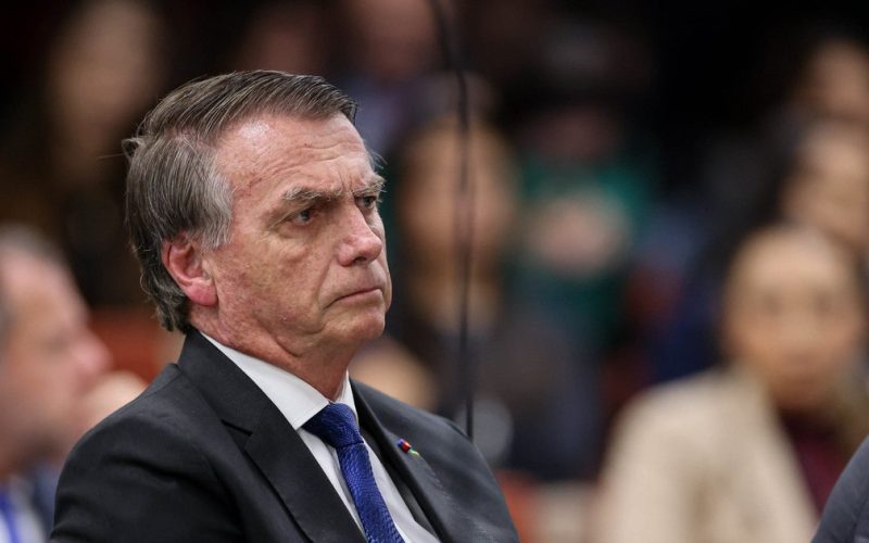 Relatório paralelo da CPMI do INSS pede indiciamento de Bolsonaro e mais 129 pessoas