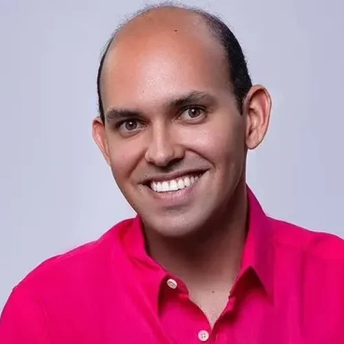 Carlinhos Monteiro usa humor para falar sobre política e conquista público nas redes