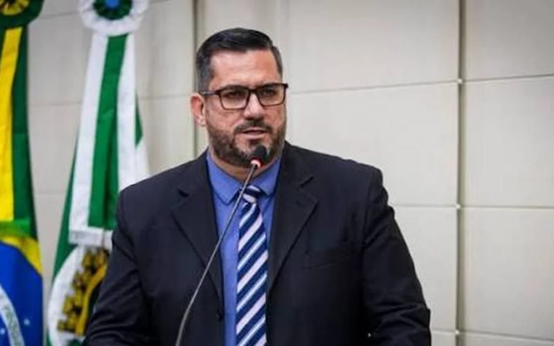 Leonardo Dias ironiza Renan Filho após fala sobre esquerda: “Mentiu ou foi exorcizado?”