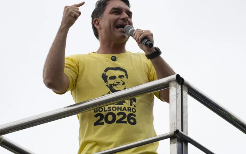 “Muitas dessas máquinas utilizadas nas eleições brasileiras, tem a mesma origem dessa empresa venezuelana”, diz Flávio Bolsonaro