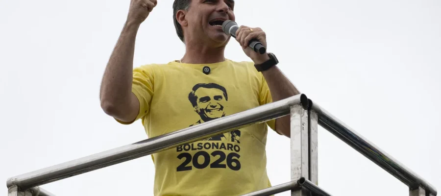 “Muitas dessas máquinas utilizadas nas eleições brasileiras, tem a mesma origem dessa empresa venezuelana”, diz Flávio Bolsonaro