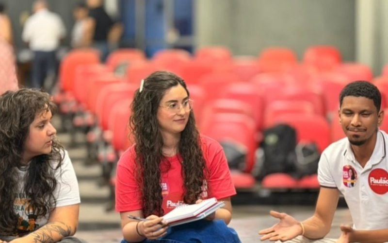 Teca Nelma percorre grêmios estudantis para ouvir a juventude de Alagoas