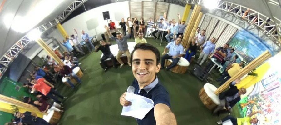 Renan Filho usa formato lançado por JHC há dez anos para fazer escutas populares