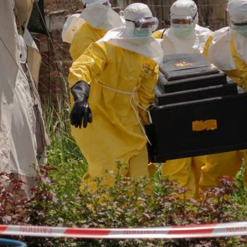 Novo surto de Ebola preocupa autoridades: variante sem vacina avança na África e já soma mais de 900 casos suspeitos