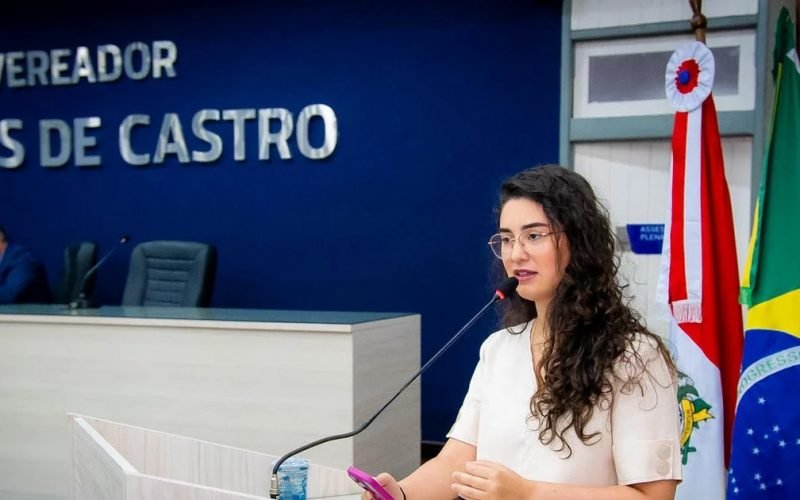 Teca Nelma parabeniza servidores de Maceió por mobilização que garantiu avanços nas carreiras