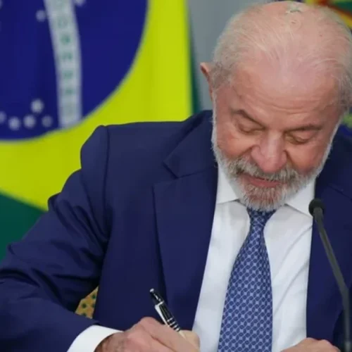 CNI aciona STF contra medida de Lula que zerou a “taxa das blusinhas”