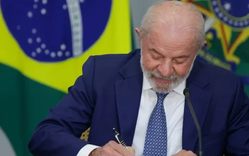 CNI aciona STF contra medida de Lula que zerou a “taxa das blusinhas”