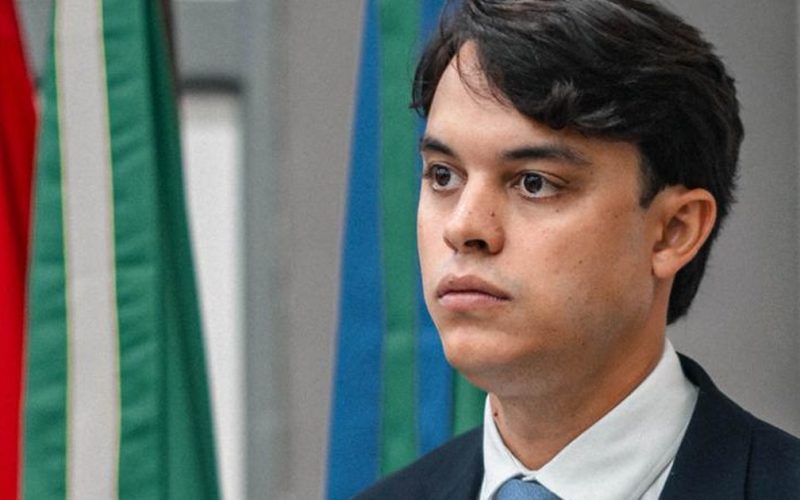 Vereador Brivaldo Marques cobra solução urgente para famílias da Grota Bom Jesus, no Benedito Bentes